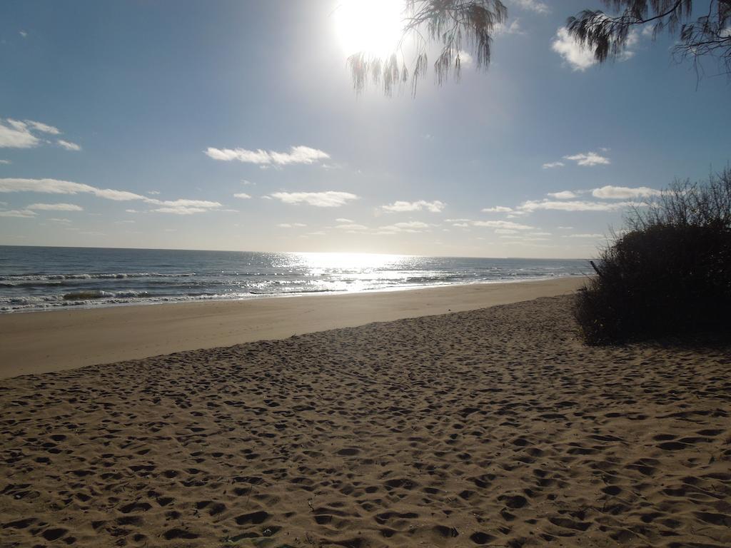 Moore Park Beach Inn Бандаберг Екстериор снимка