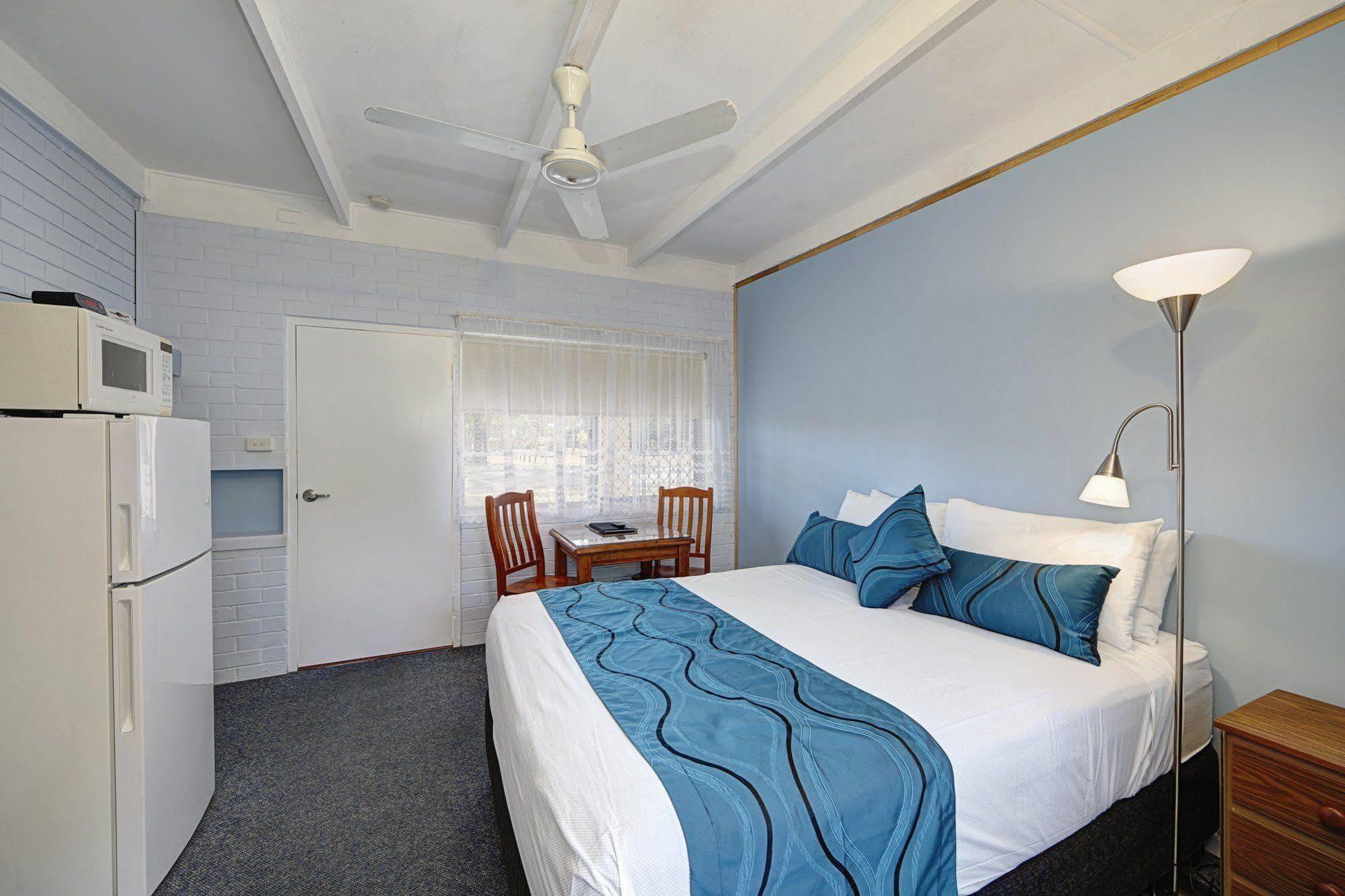 Moore Park Beach Inn Бандаберг Екстериор снимка