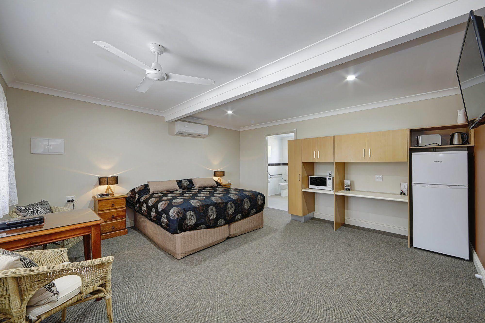 Moore Park Beach Inn Бандаберг Екстериор снимка